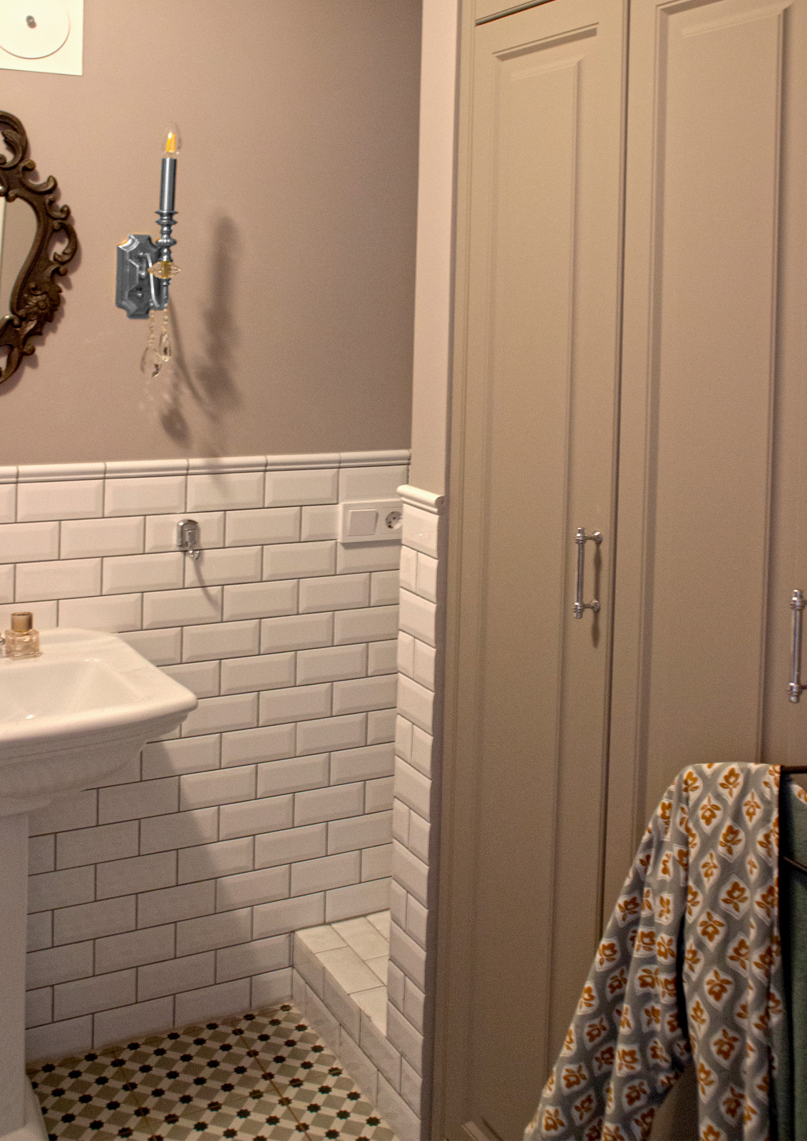 Обложка проекта: Квартира с антикварной мебелью для театрального критика