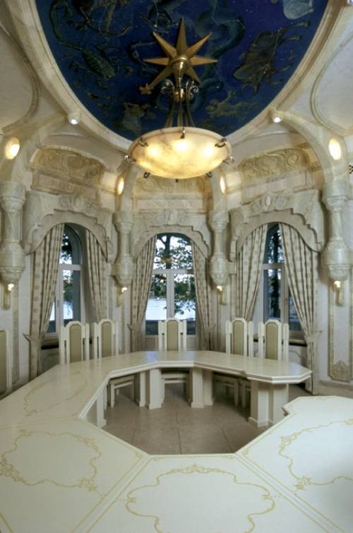 Частный дворцовый комплекс "Белый Замок"