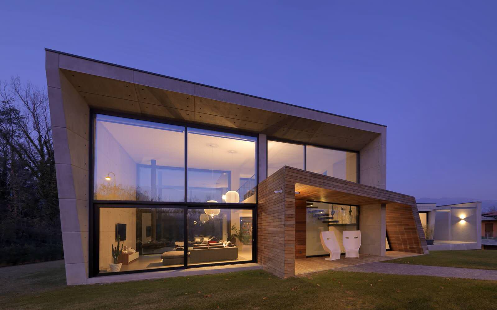 Коттедж с ленточным остеклением ( от нашего партнёра SCHUECO)