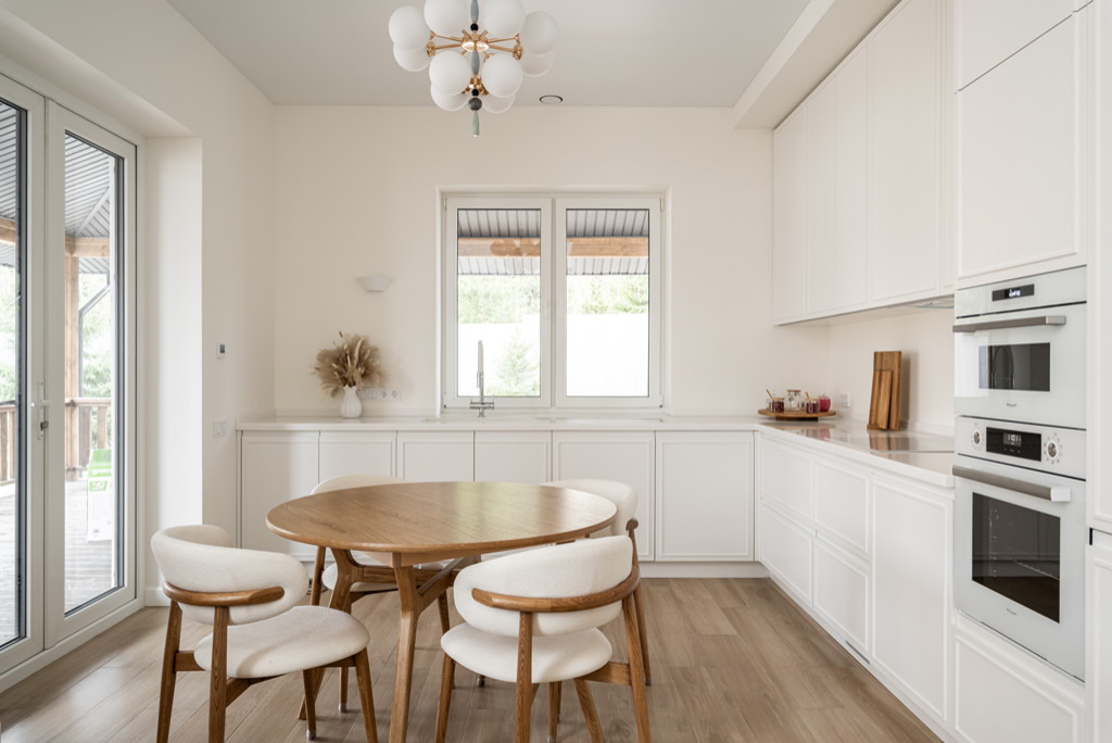 Обложка проекта: Белая кухня-гостиная