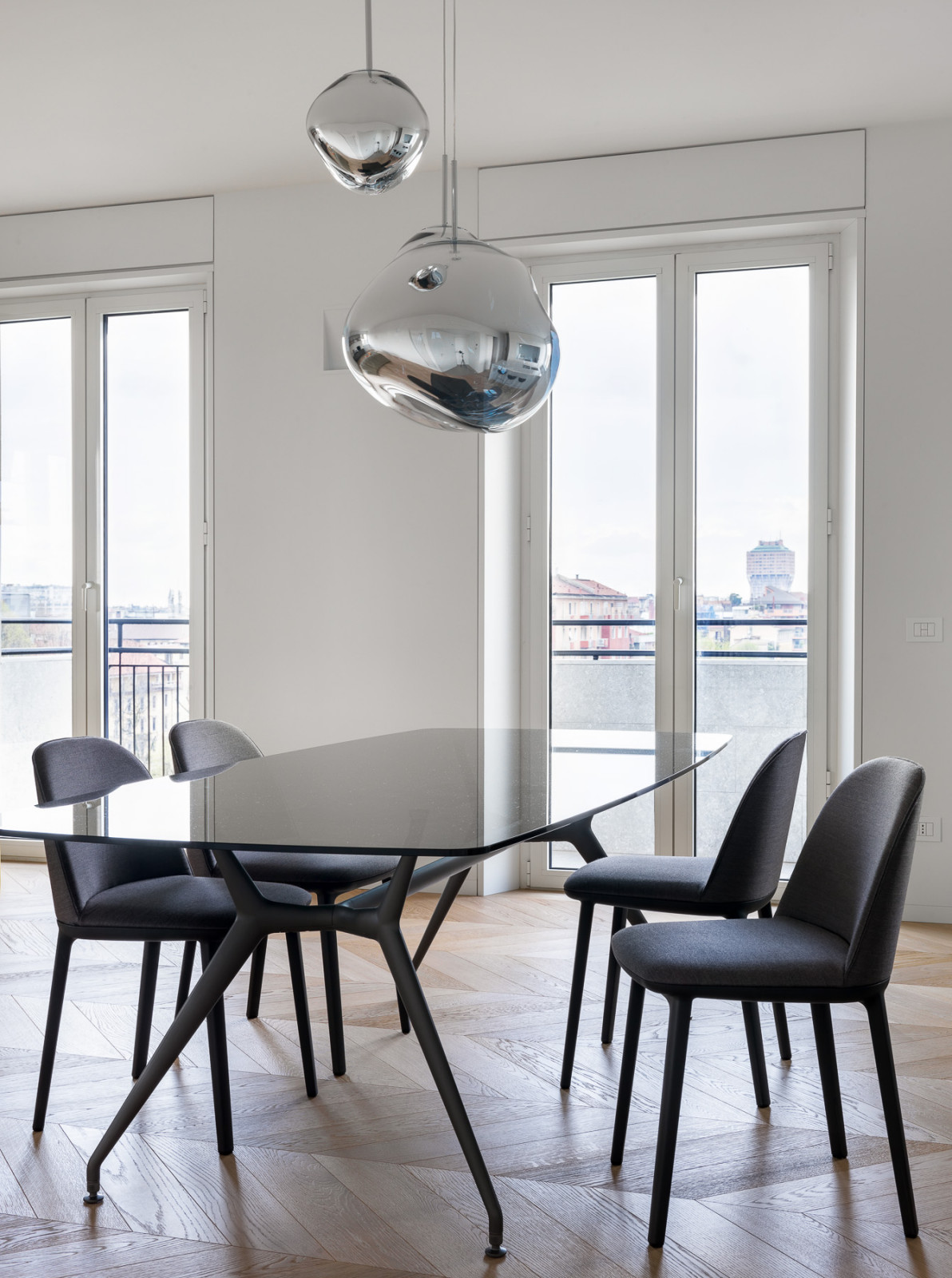 Minimalist italian apartment