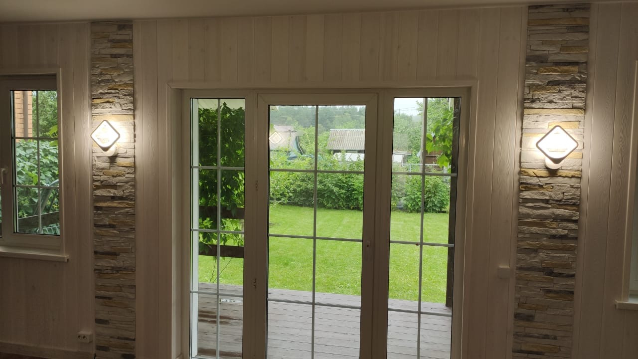 Обложка проекта: Фото готового интерьера кухни=гостиной в доме г. Дедовск