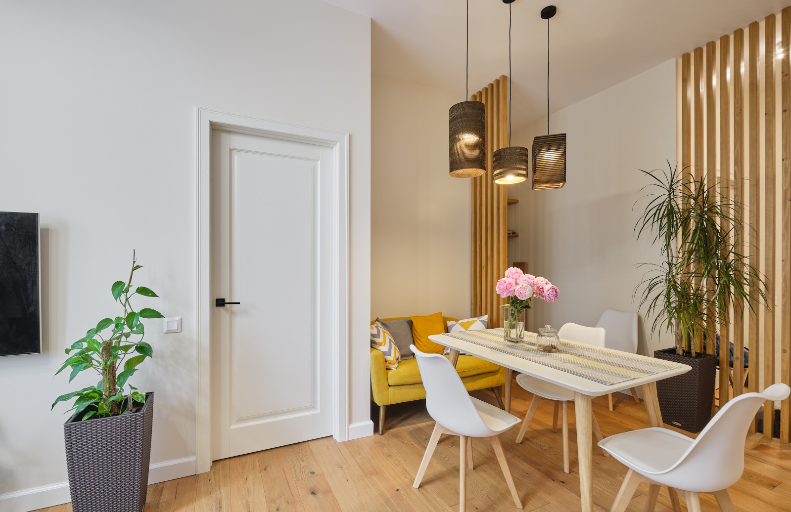 Кантри Г-2 Ral 9010 в квартире современного стиля