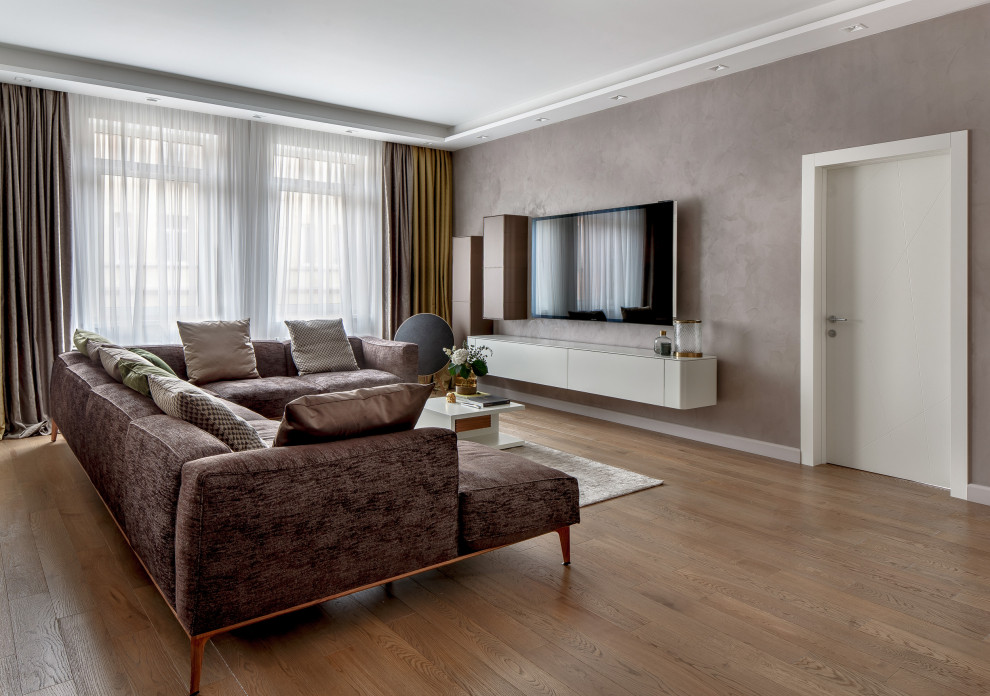 Трехкомнатная квартира в центре Петербурга