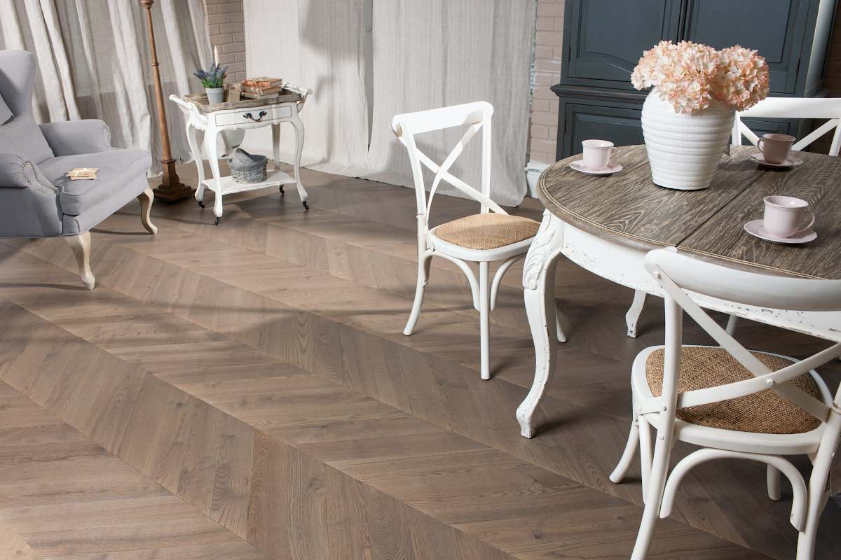 Паркет "Французская елка". Ясень Французская Ривьера