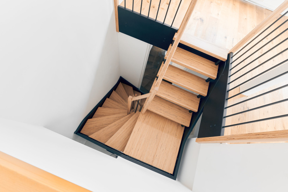 Лестница в квартире (BauBuche и элементы с эффектом необработанной стали)