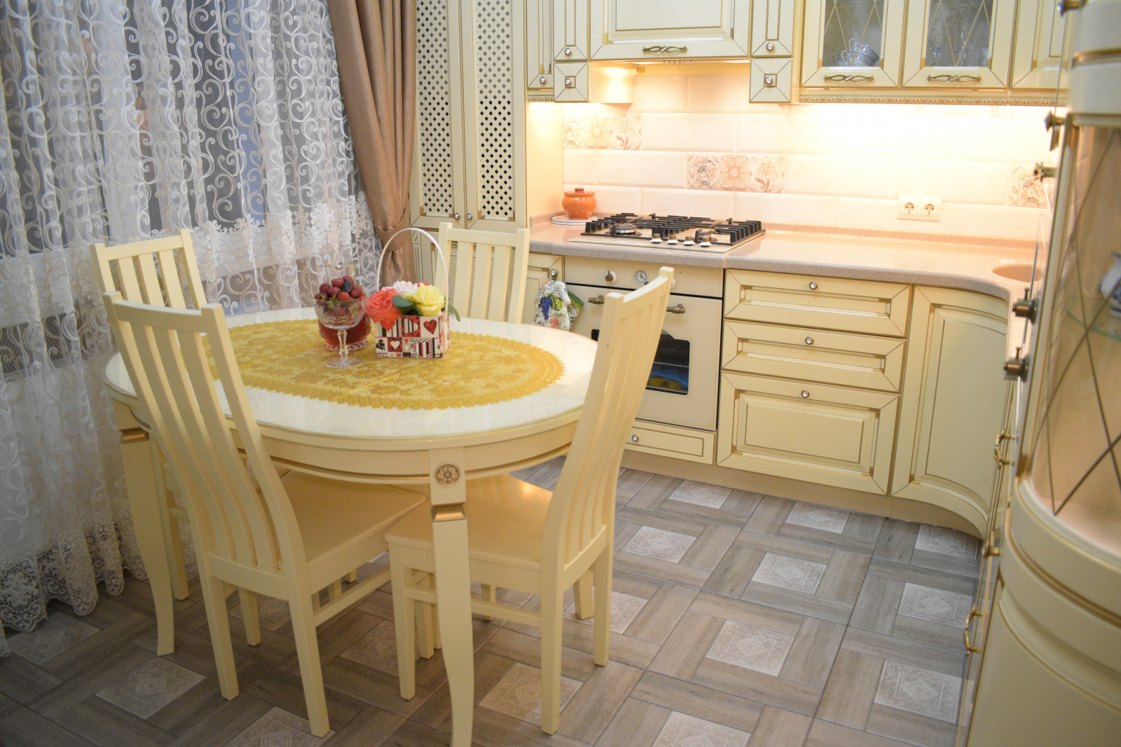 Обложка проекта: Кухня ЭКО из массива бука с золотой патиной