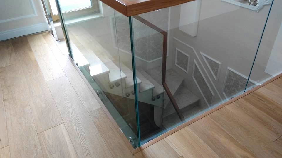 Самонесущие перила из стекла Маршаг