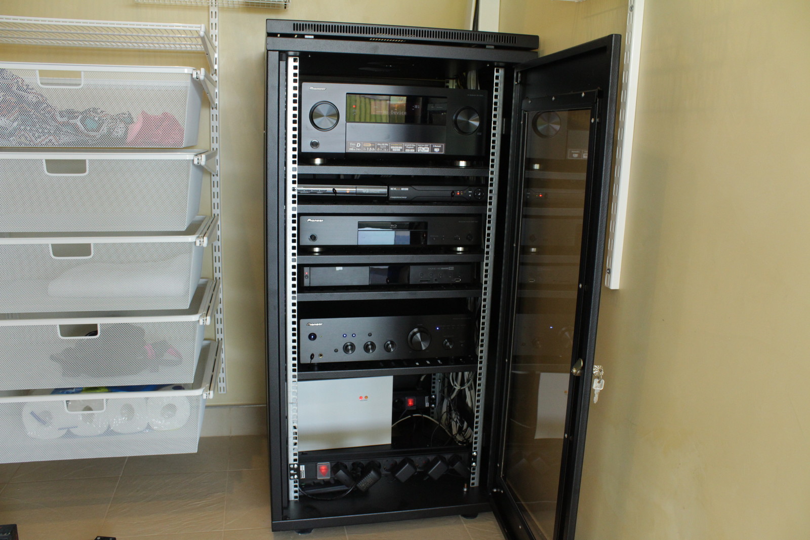 Кинотеатр в бассейне