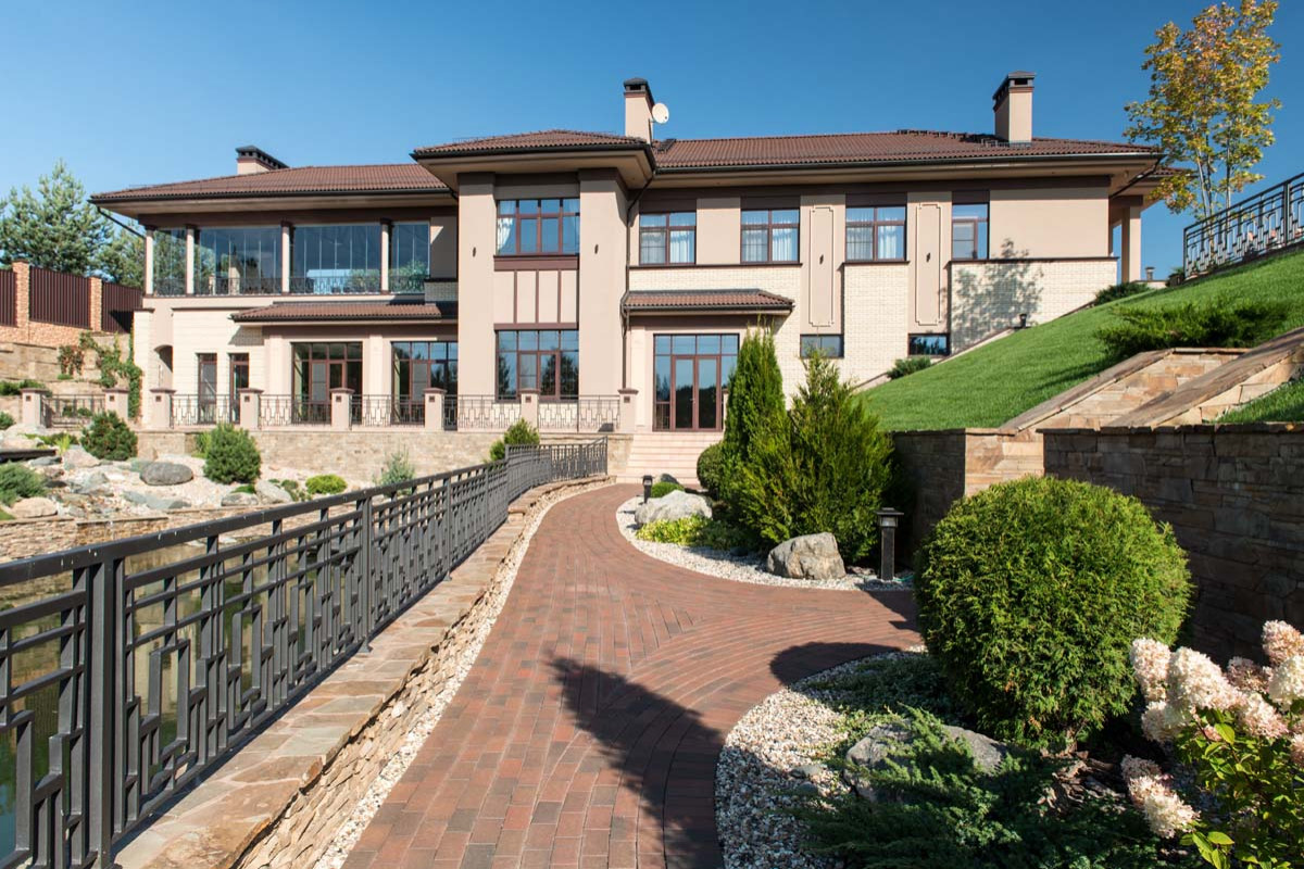 Дом в овраге