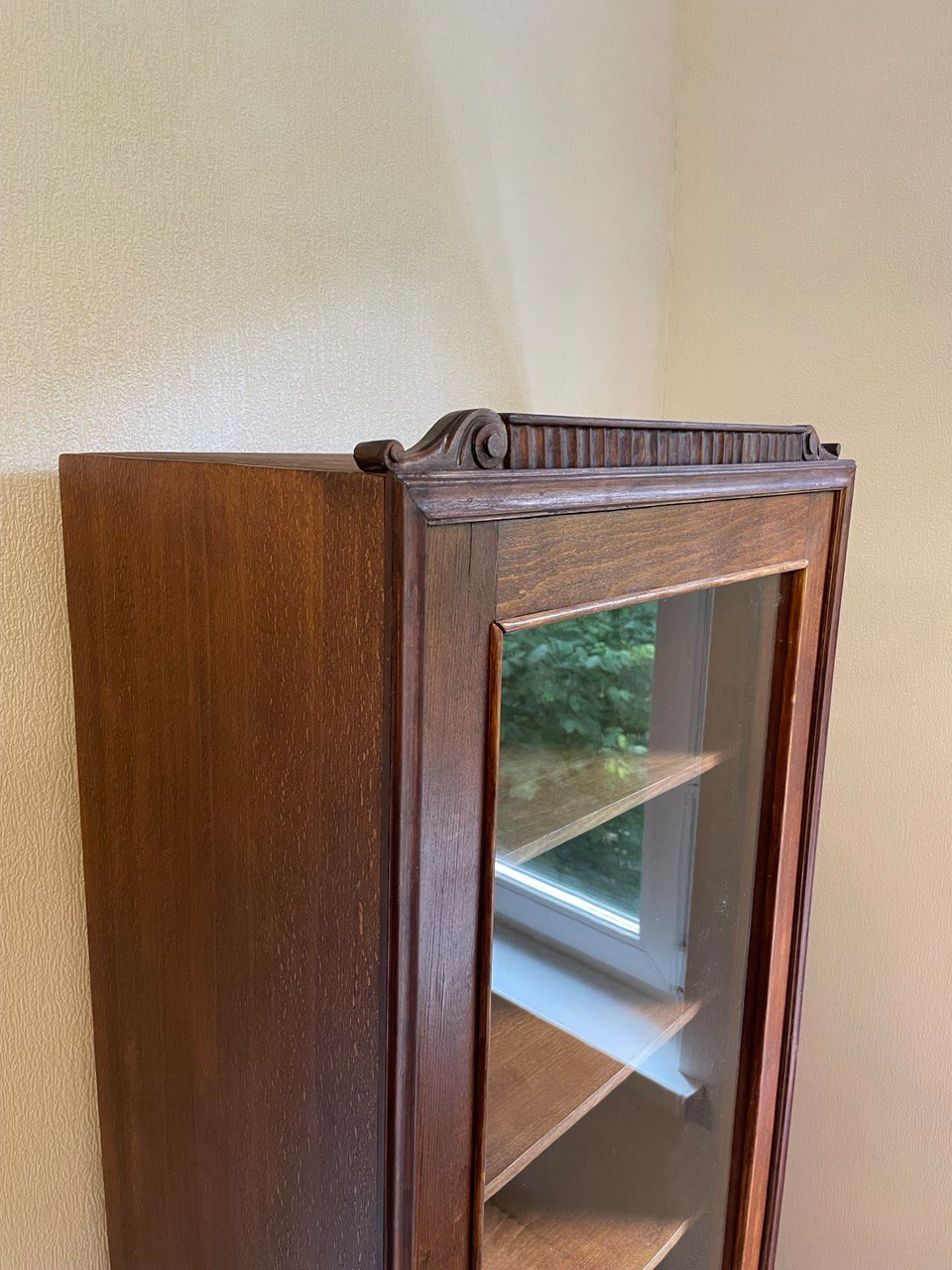 Гарнитур: 2 книжных шкафа, кресло, стулья. Реставрация.