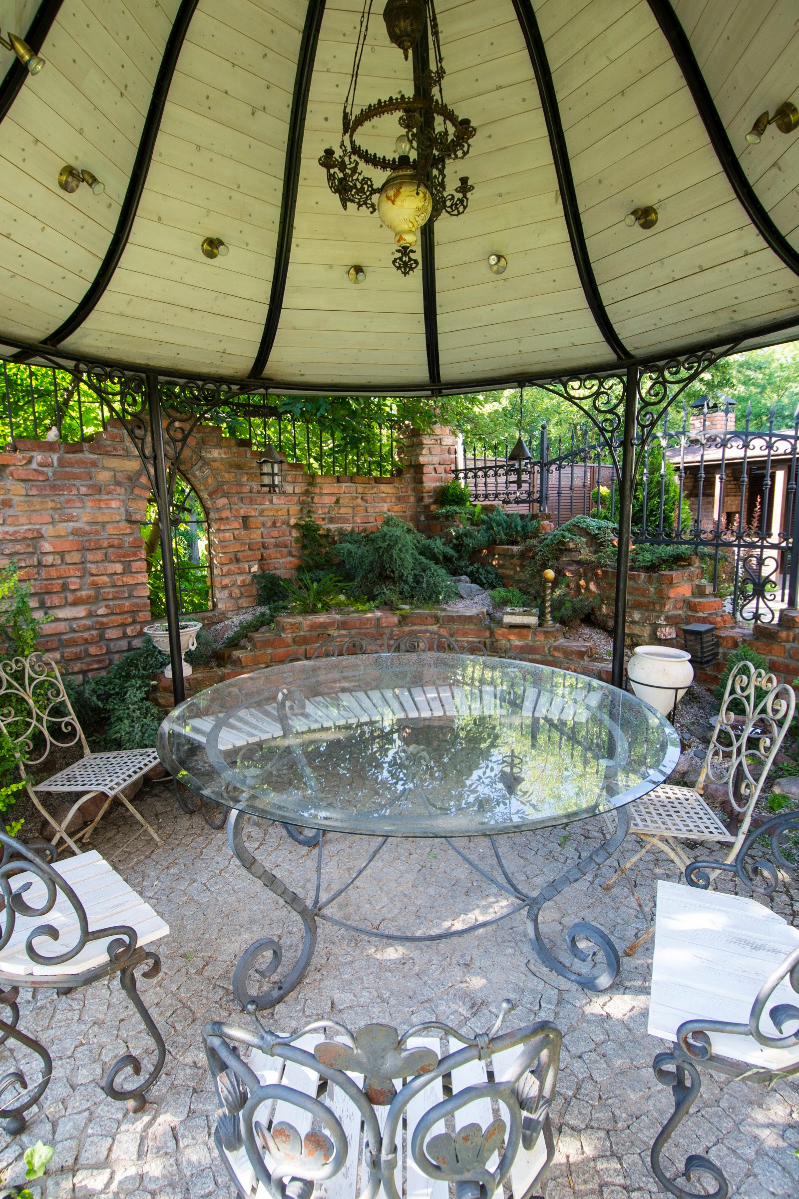 Проект недели: Маленький садик в рустикальном стиле в Калининграде