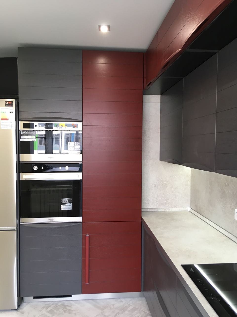 Угловая кухня в современном стиле