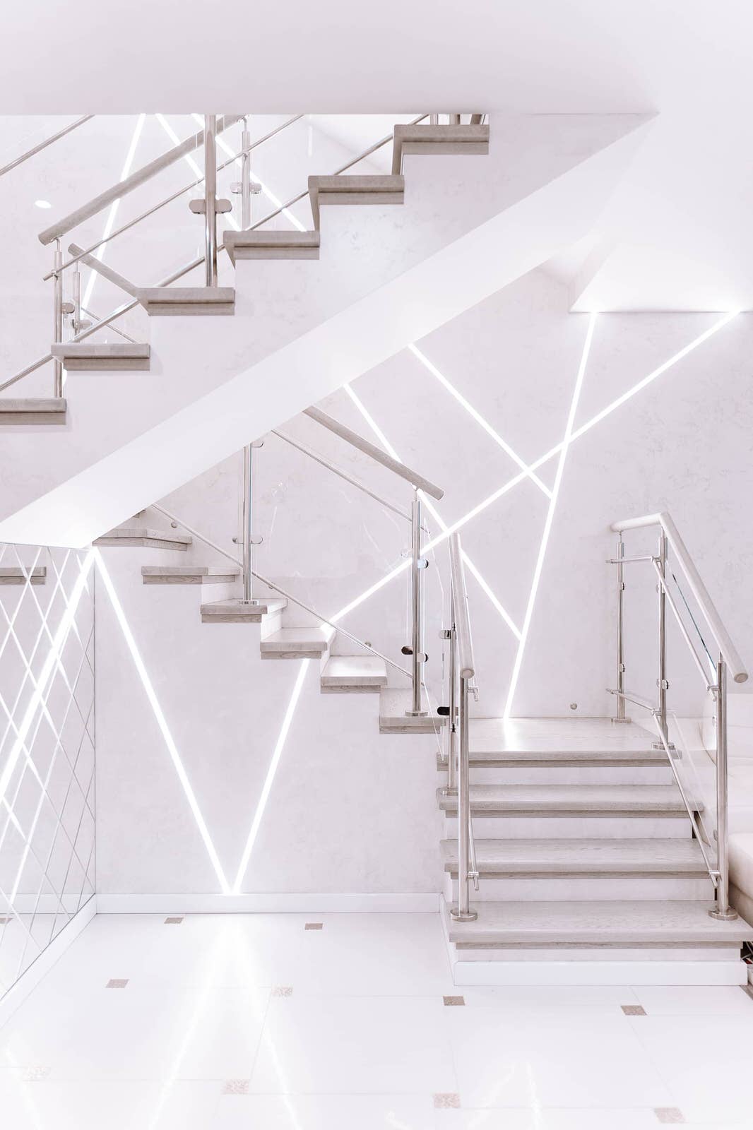 Проект 9 - Лестница в стиле Hi-Tech с подсветкой ступеней