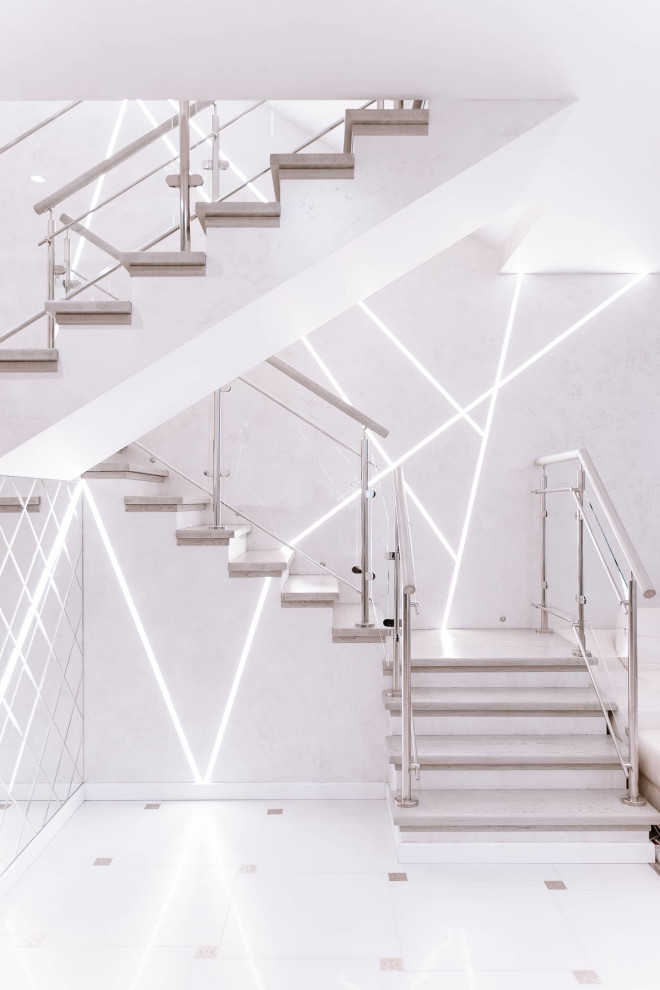 Обложка проекта: Проект 9 - Отделка лестницы дубом в стиле Hi-Tech с подсветкой ступеней