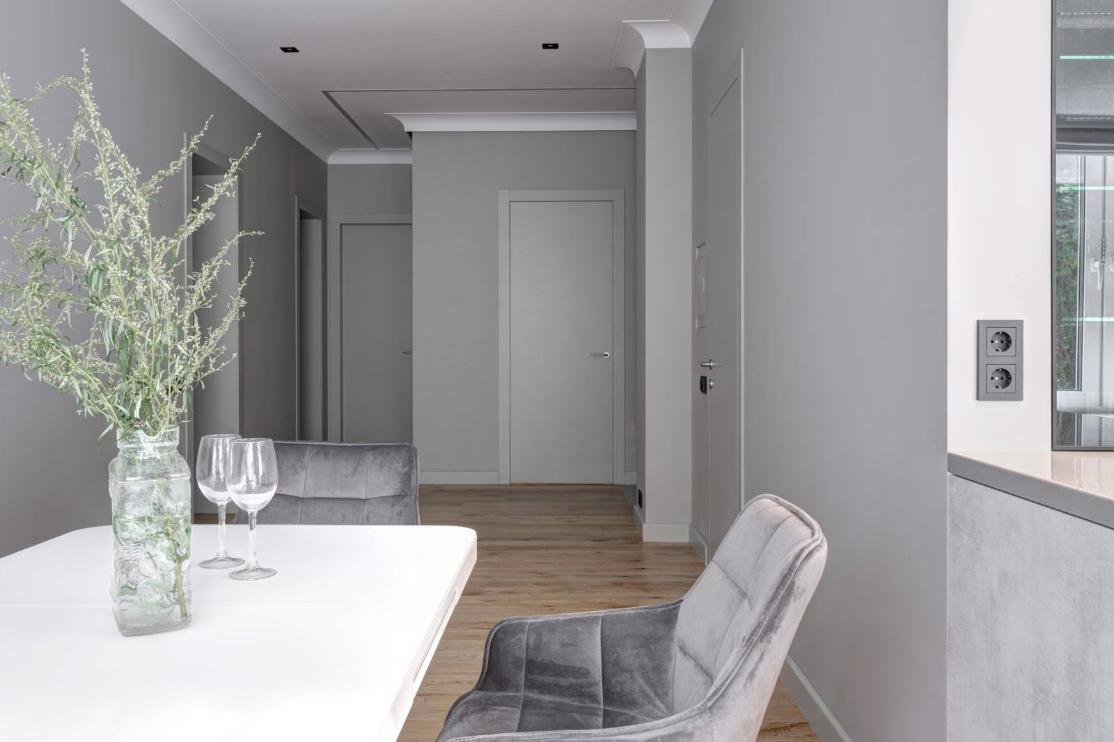 До и после: Интерьер в «сталинке» с оттенками серого и графита