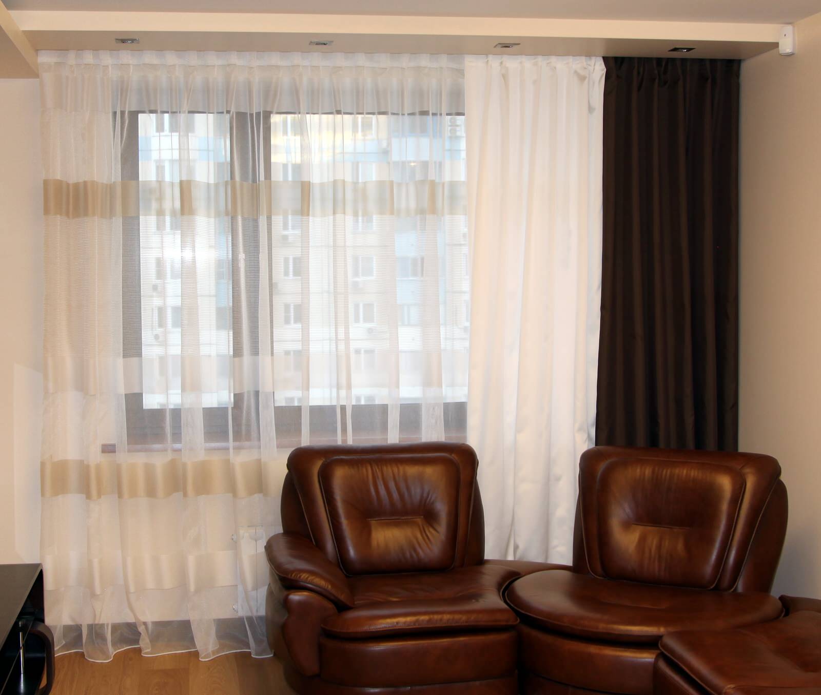 Шторы  в квартиру в современном стиле