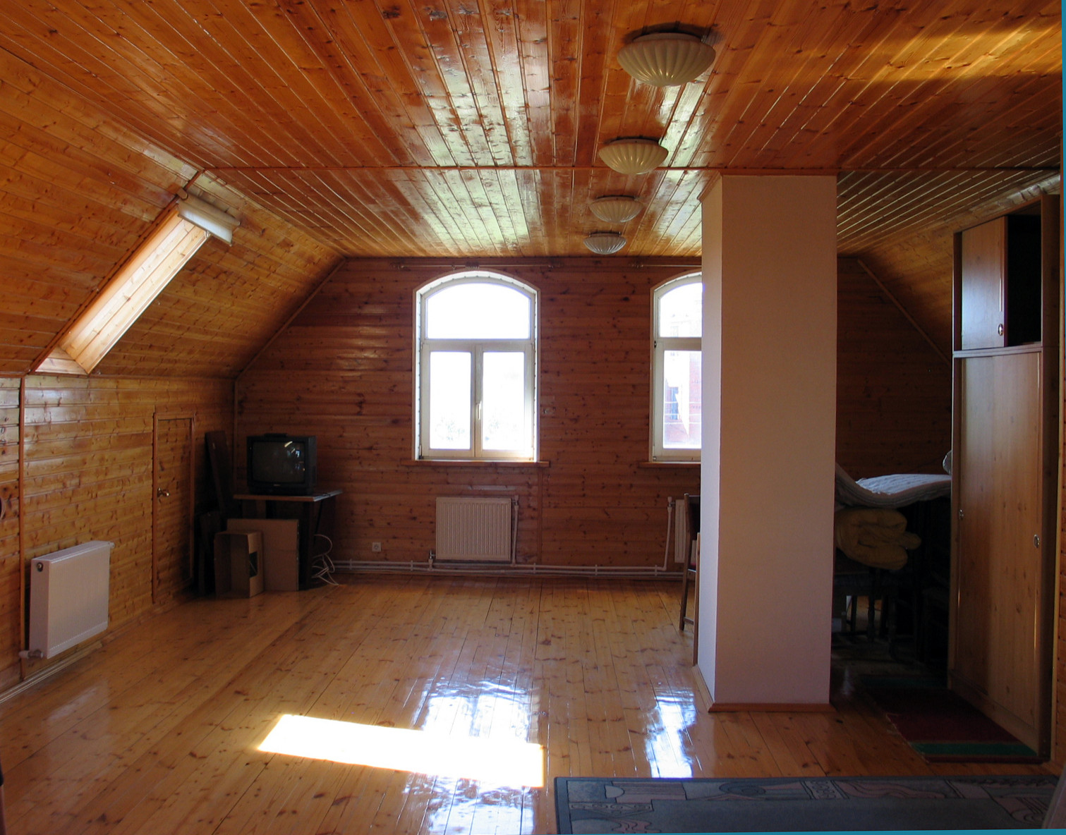 РЕКОНСТРУКЦИЯ МАНСАРДЫ В ЗАГОРОДНОМ ДОМЕ