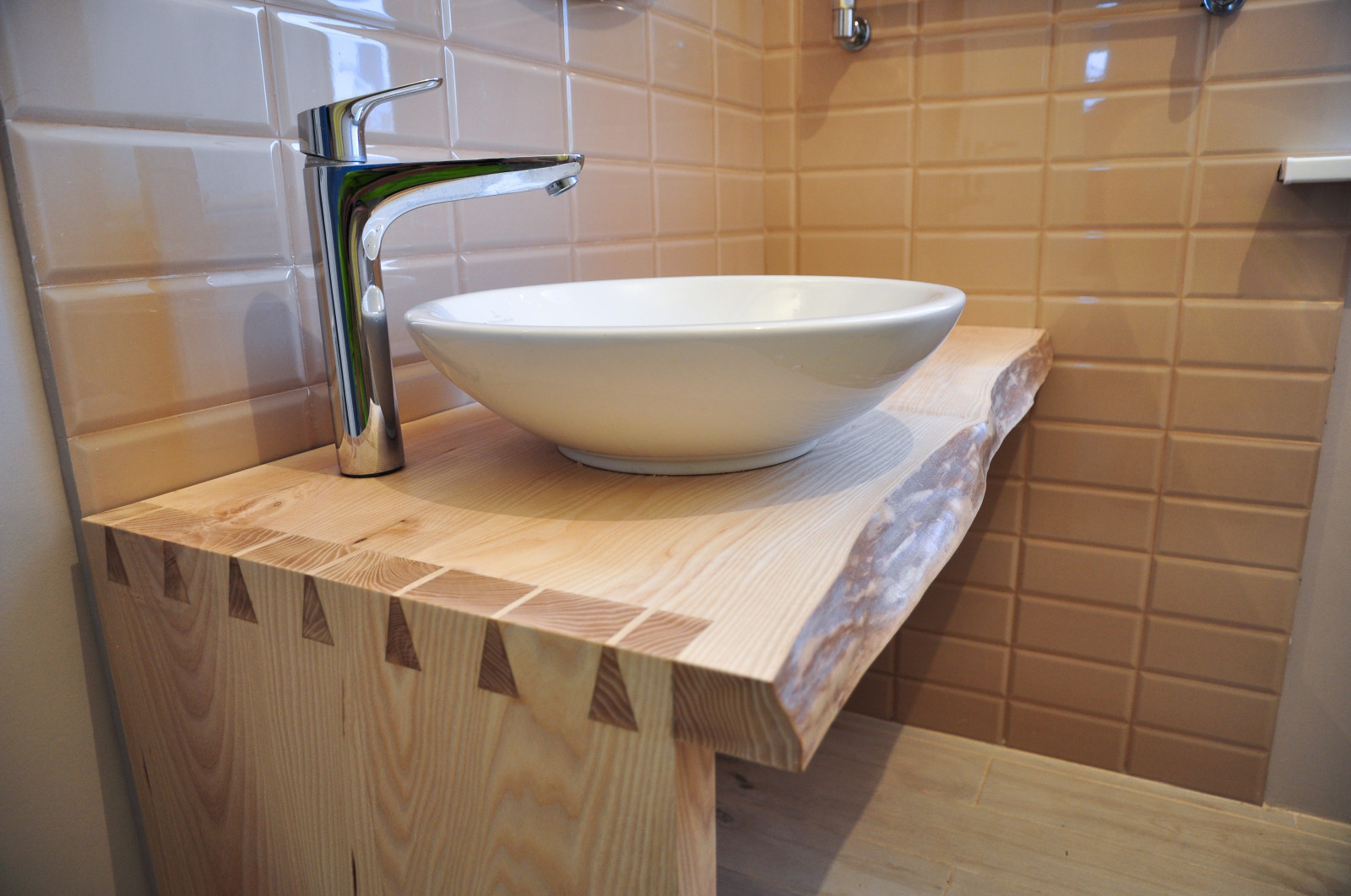 Столы для ванной из массива ясеня