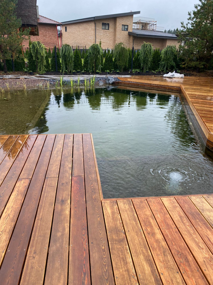 Плавательный водоём в Ренессанс парк