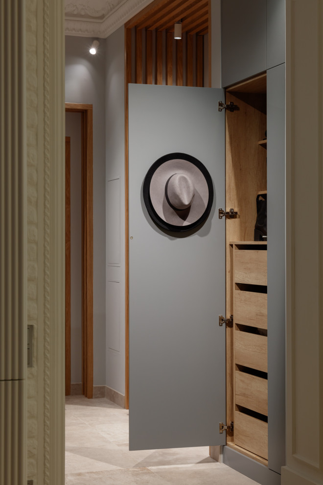 Наполнение шкафа в прихожей