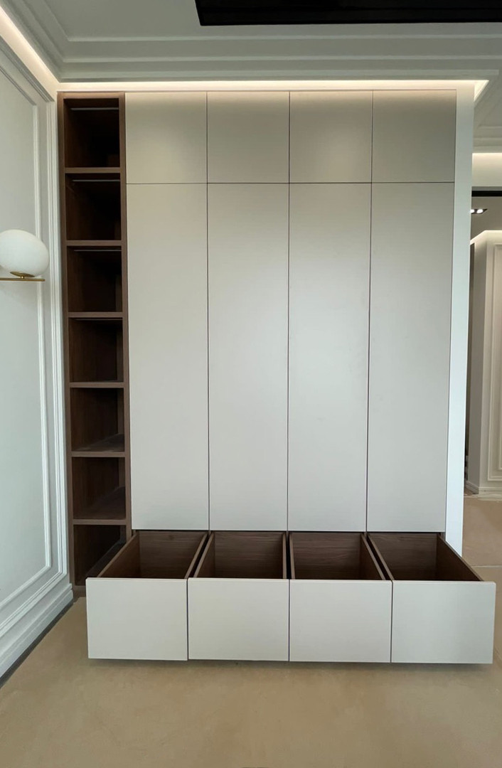 Встроенные распашные шкафы