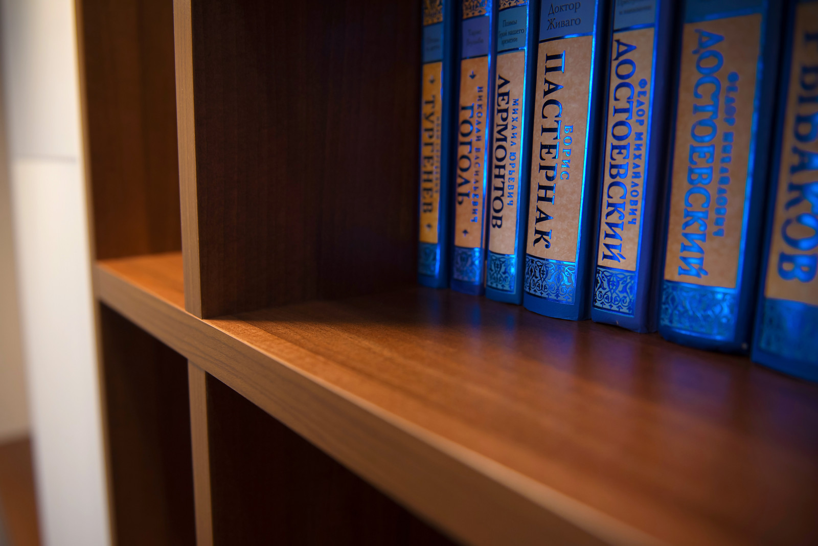 Шкафы и тумбы