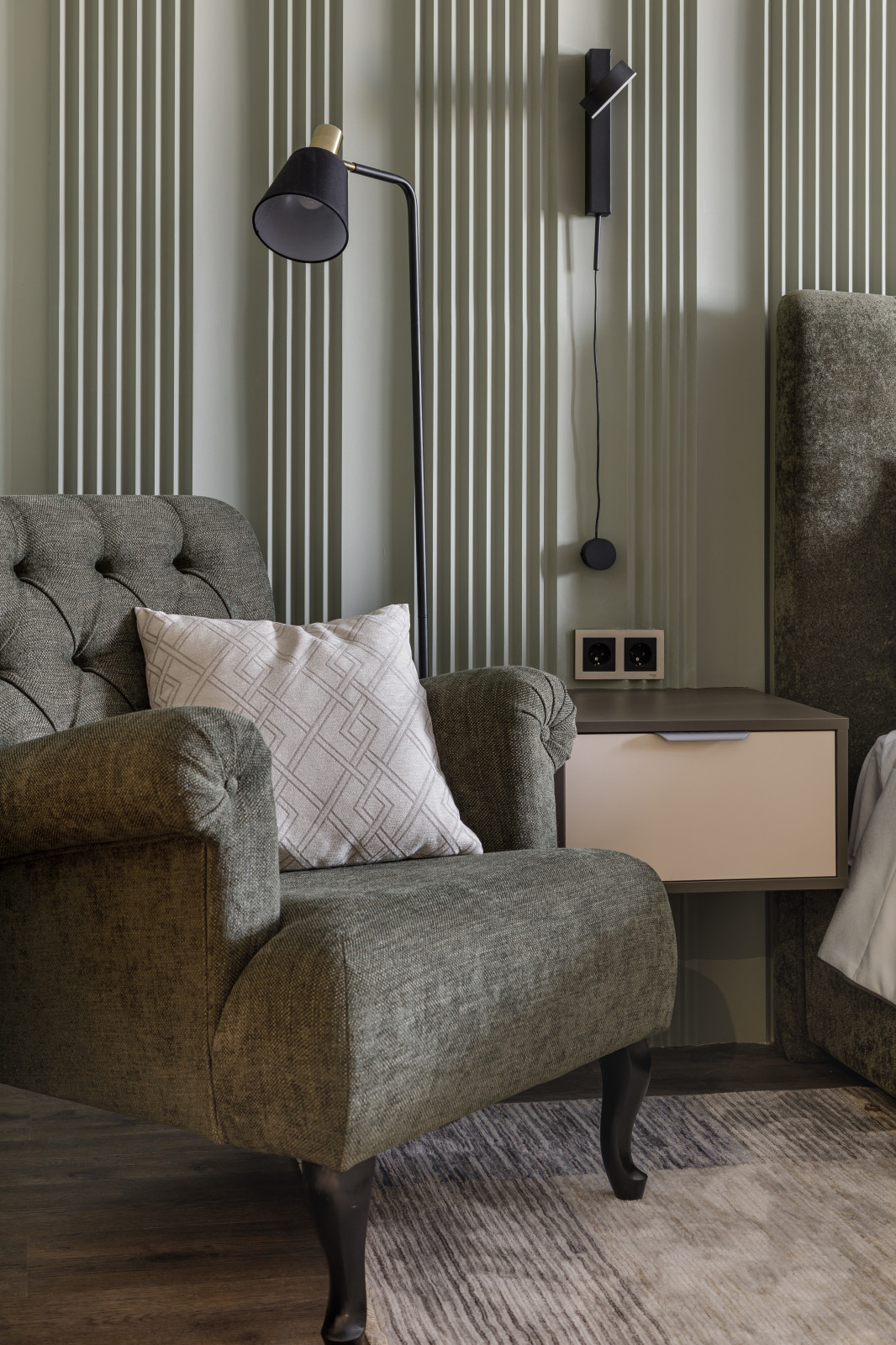 Интерьер квартиры в Приморском районе Санкт-Петербурга с видом на Лахта Центр