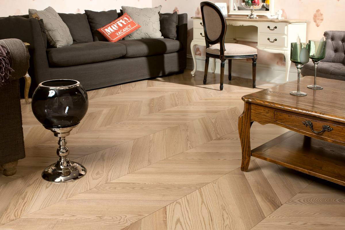 Паркет "Французская елка". Ясень Жемчужный