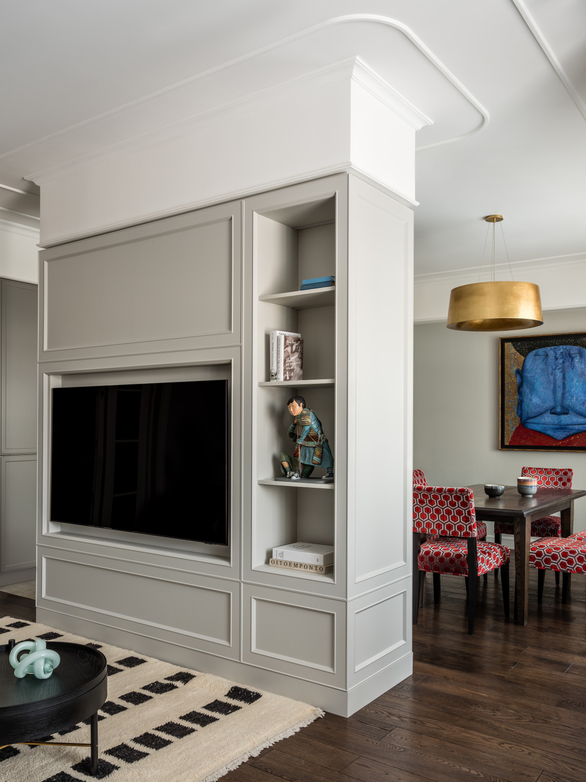 Светлая квартира для ценителей искусства в Москве 120 кв.м.