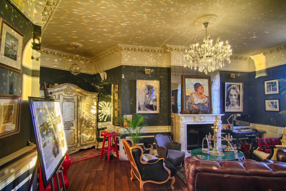 В гостях: Квартира с черными стенами напротив ипподрома