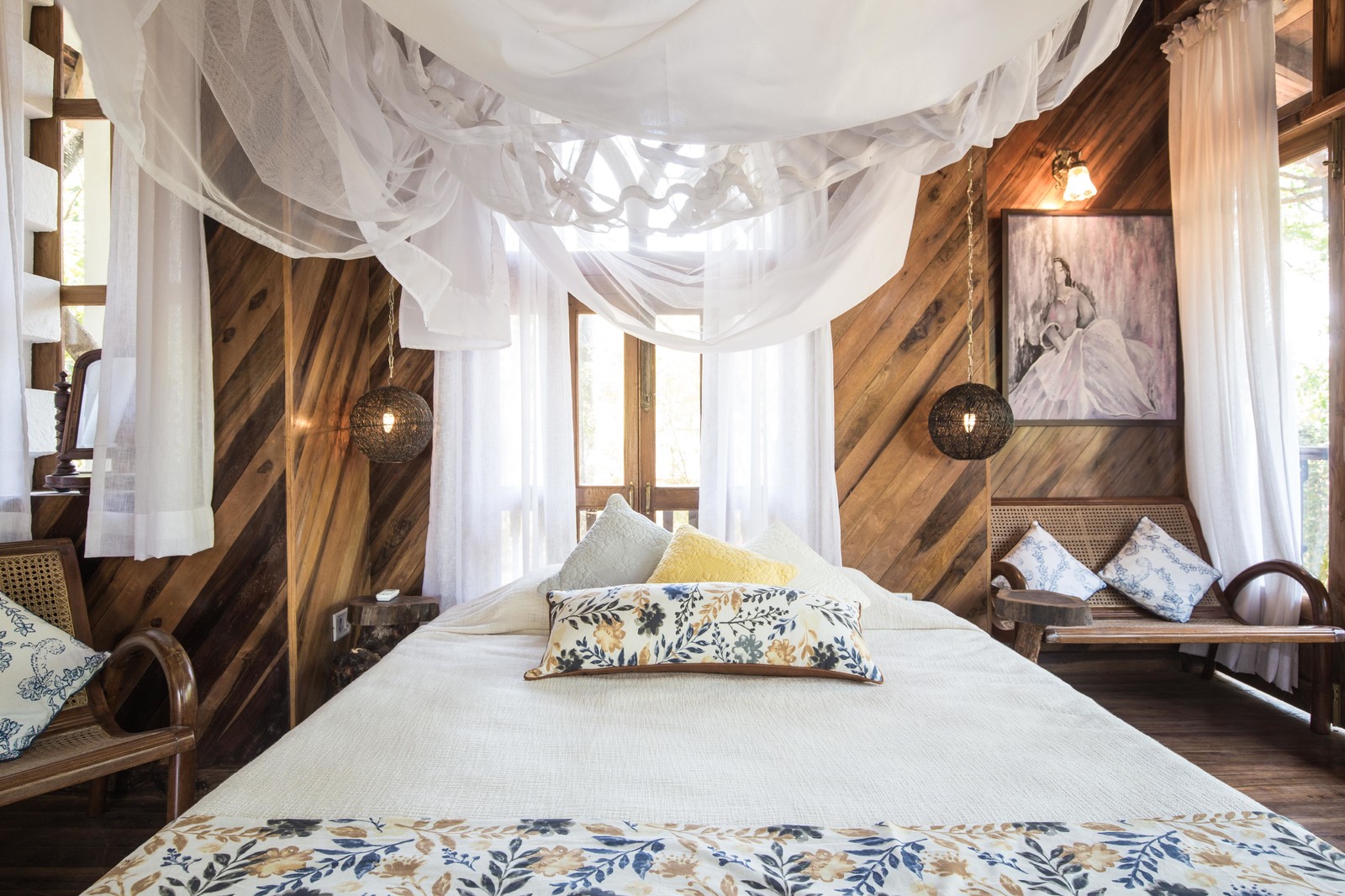 Роскошный дом на дереве в восточном стиле.