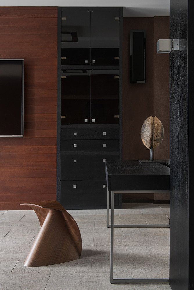 Современная квартира в Санкт-Петербурге с видом на озеро.