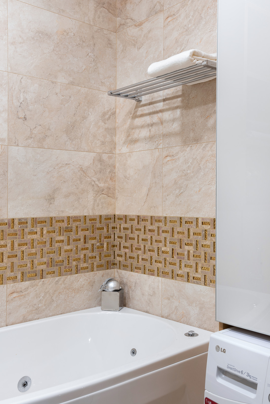 Разные полюса.