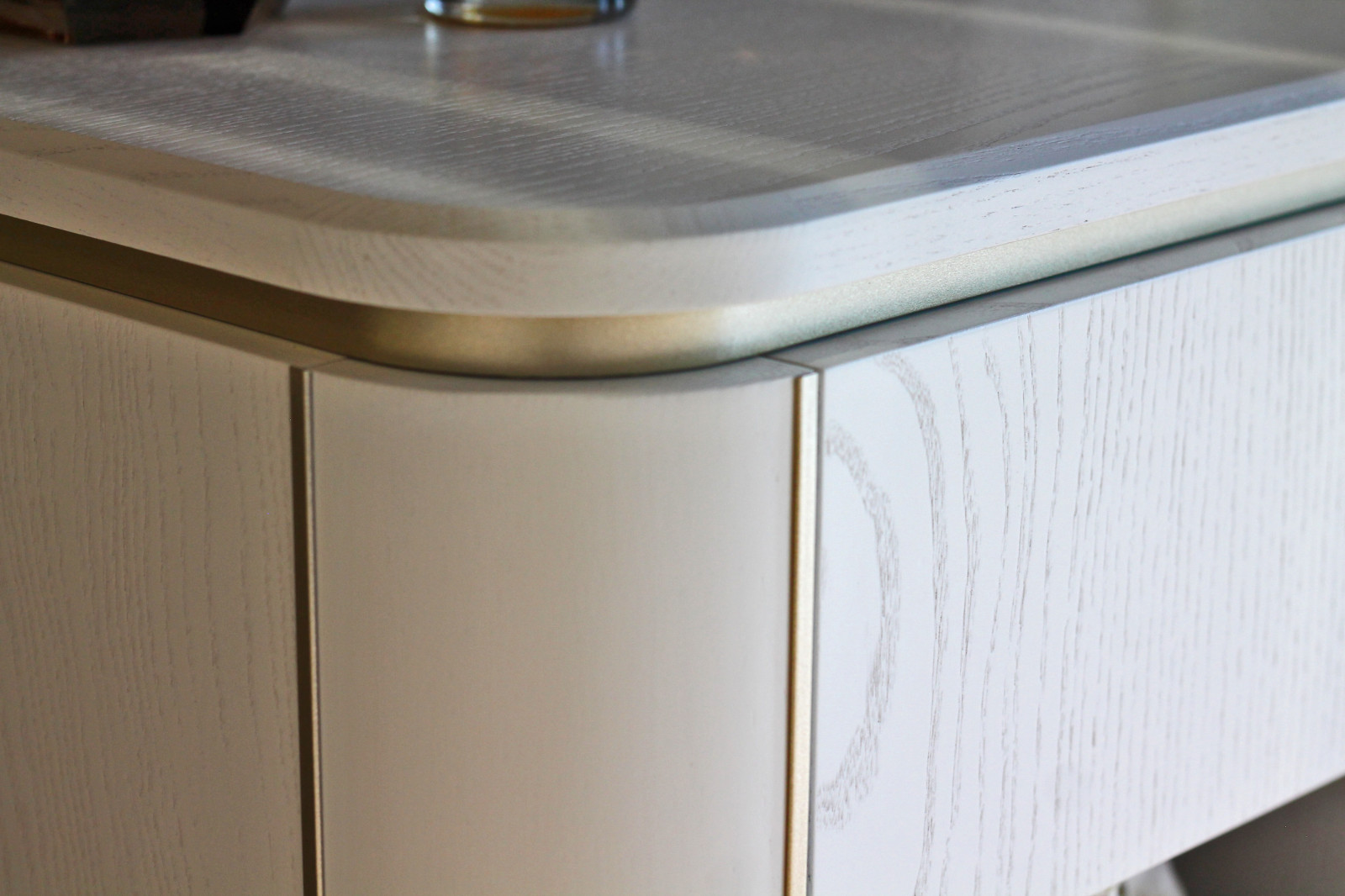 Прикроватная тумба Luna на ножках / цвет Эстелла