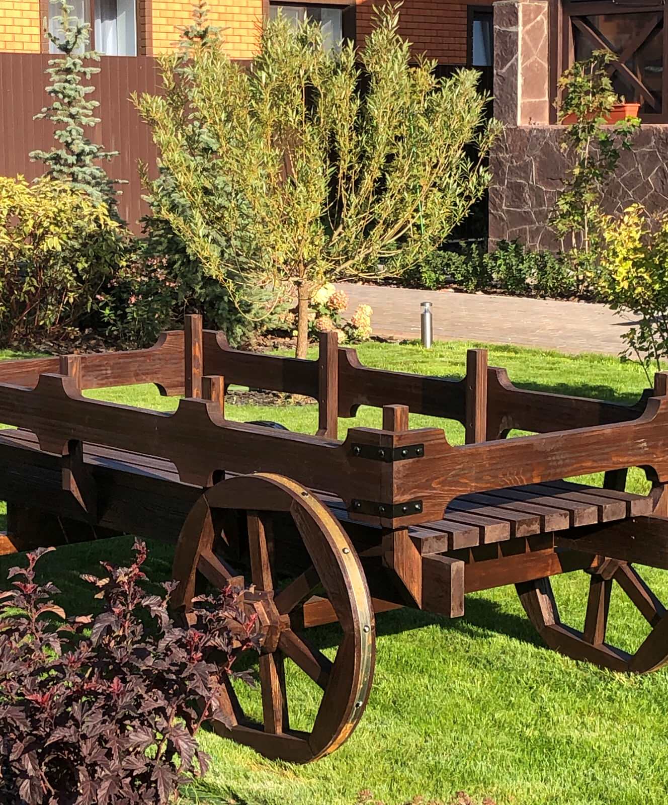 Сад с арт-объектом