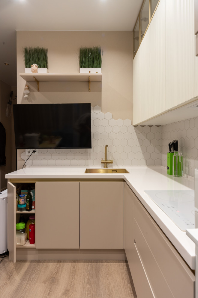 Красивая кухни и вместительная гардеробная