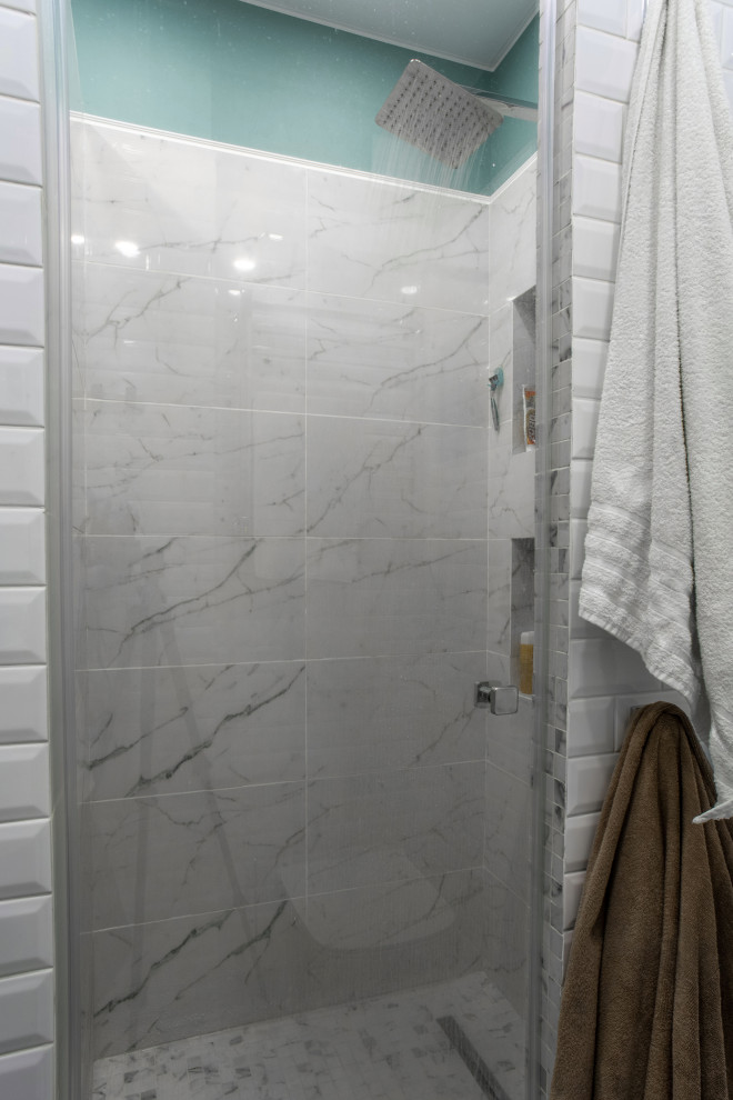 Душевая кабина в ванной