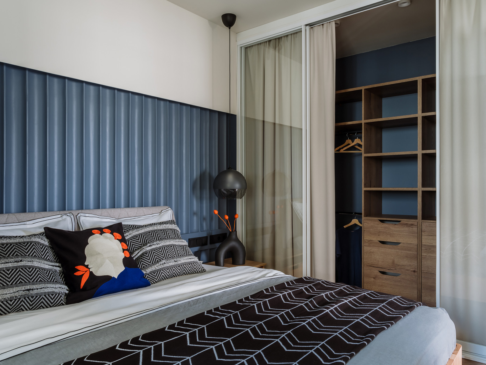 Houzz тур: 58 кв.м — квартира с синим диваном