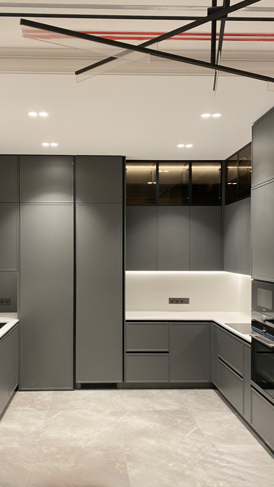 Кухня с кладовой в загородном доме