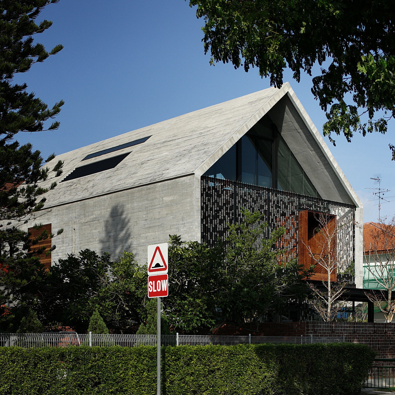 Houzz Сингапур: Дом с крышей из бетона и азбукой Морзе