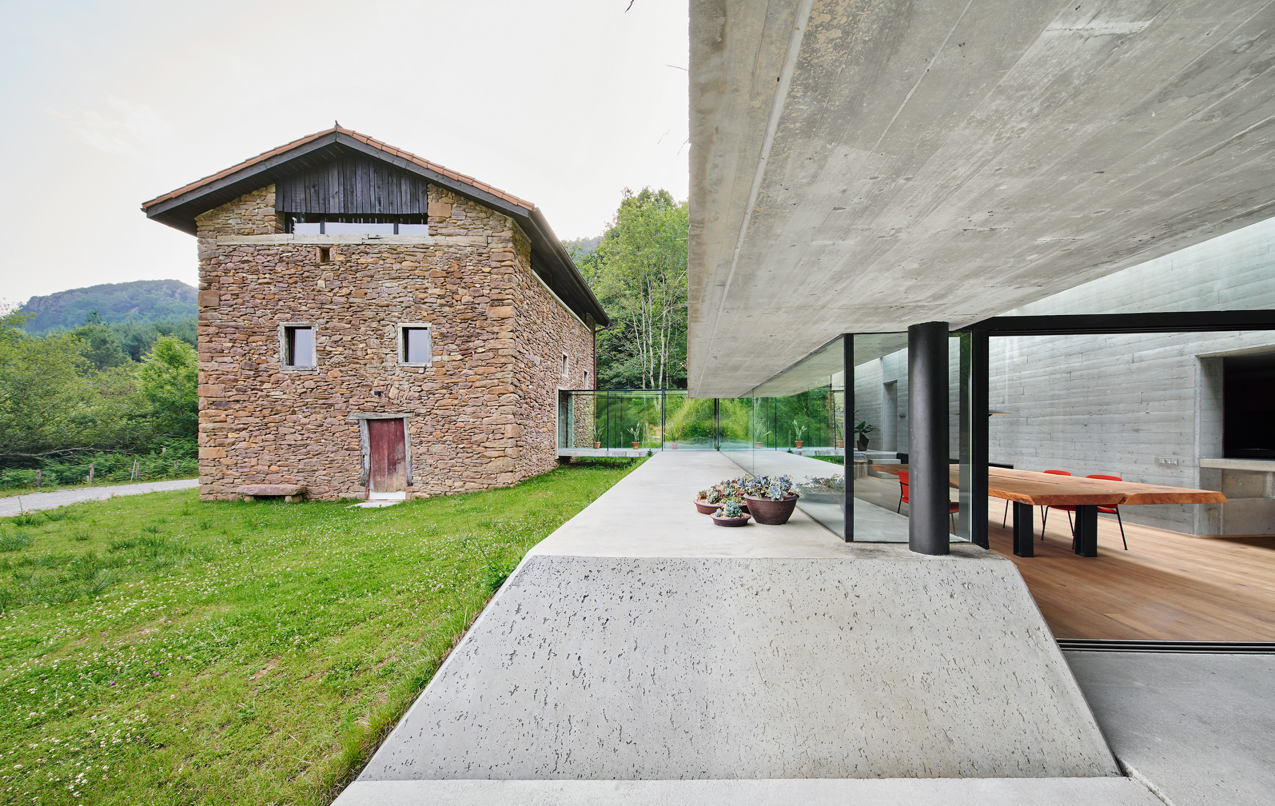 Houzz Испания: Деликатное расширение столетней крепости
