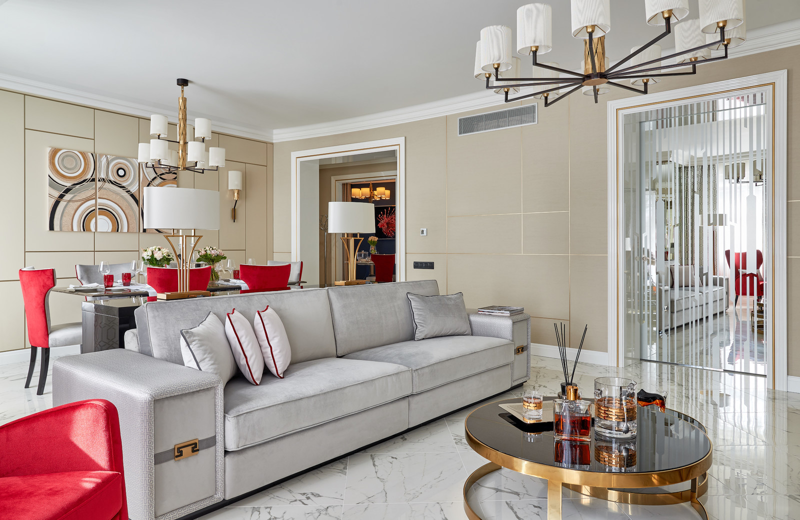 Яркий, роскошный, искрящийся.