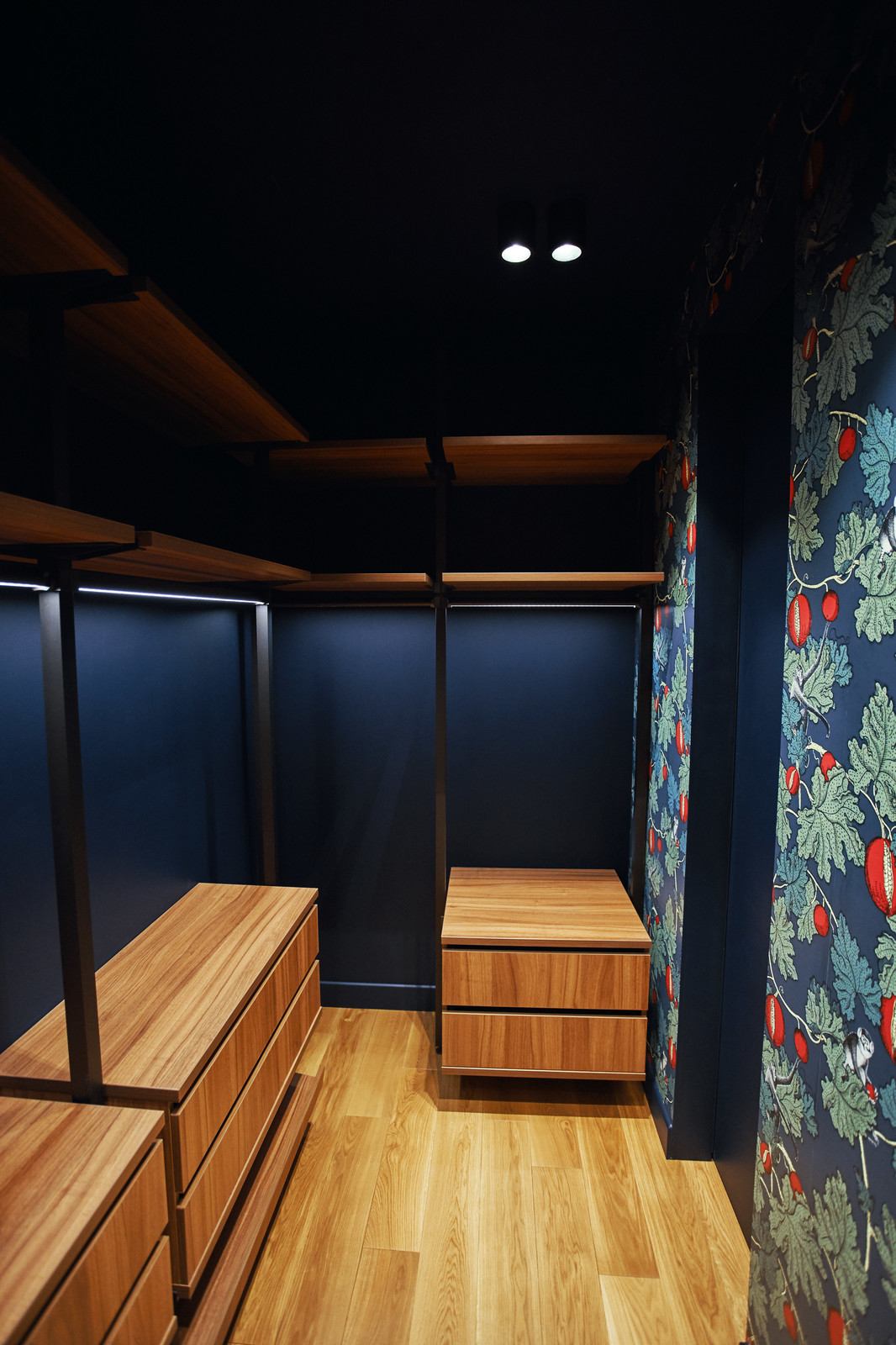 raumplus в интерьере квартиры на Минской, гардеробная UNO спальня