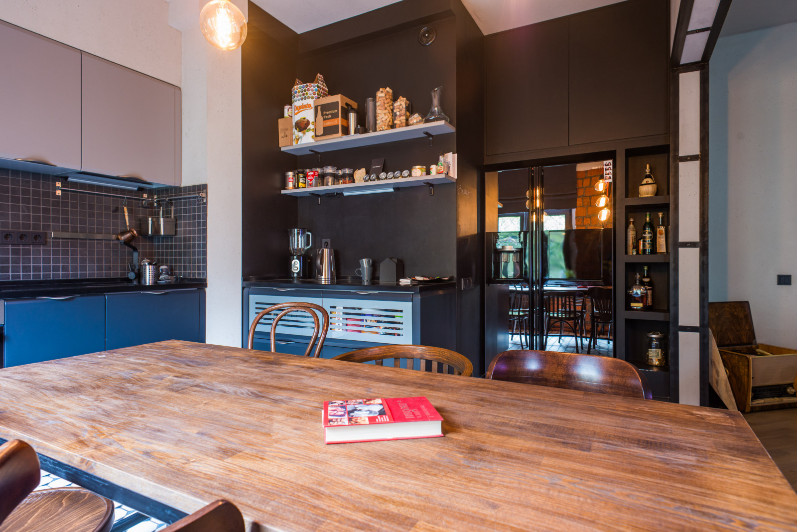 В гостях: Квартира в нейтральных тонах с кирпичной стеной