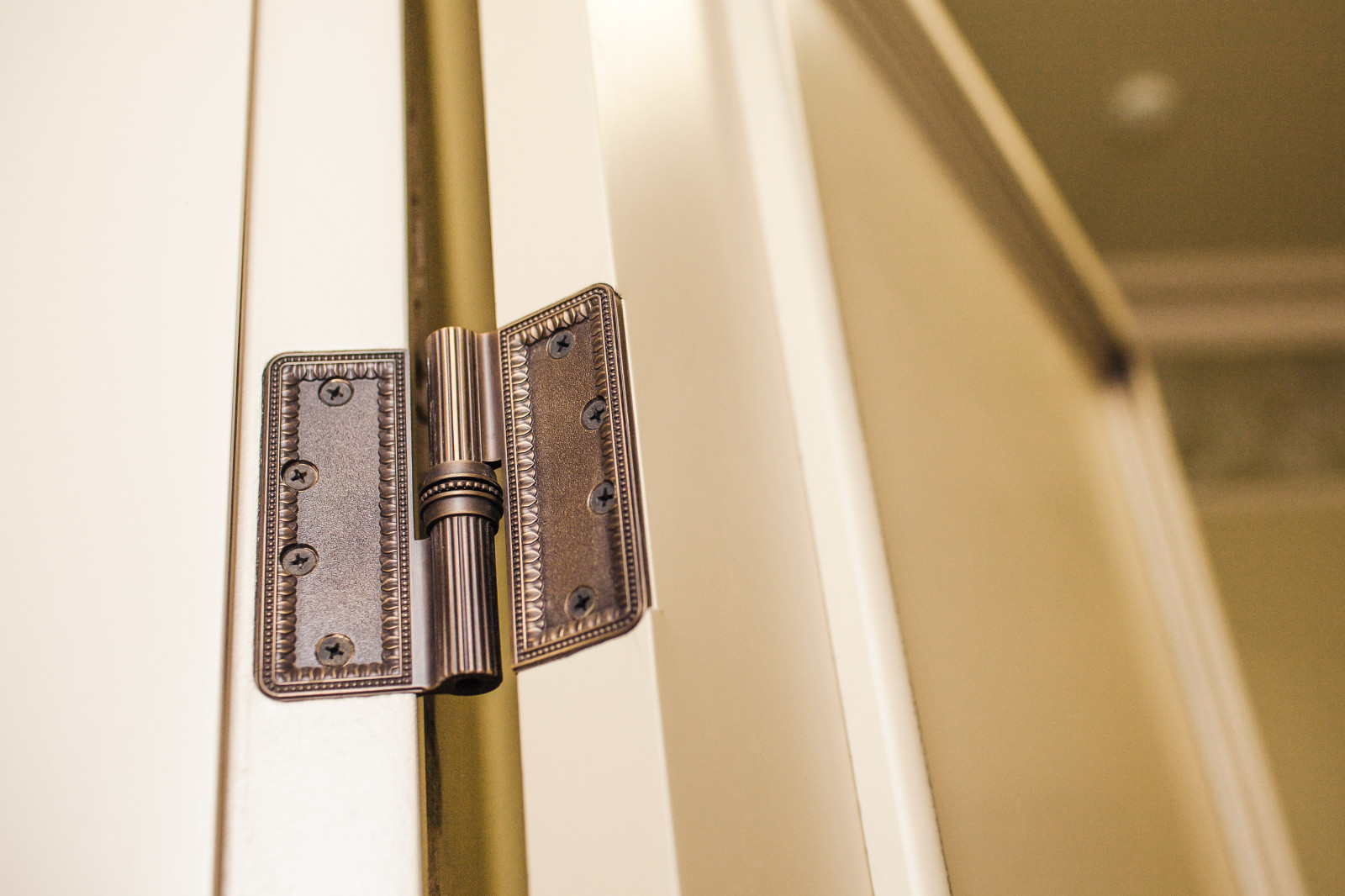 Двери и деревяные понели буазери для магазина