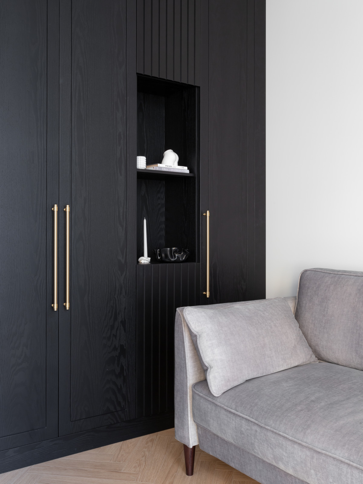 Графичный "Черно-белый" интерьер для студентки архитектурного ВУЗа