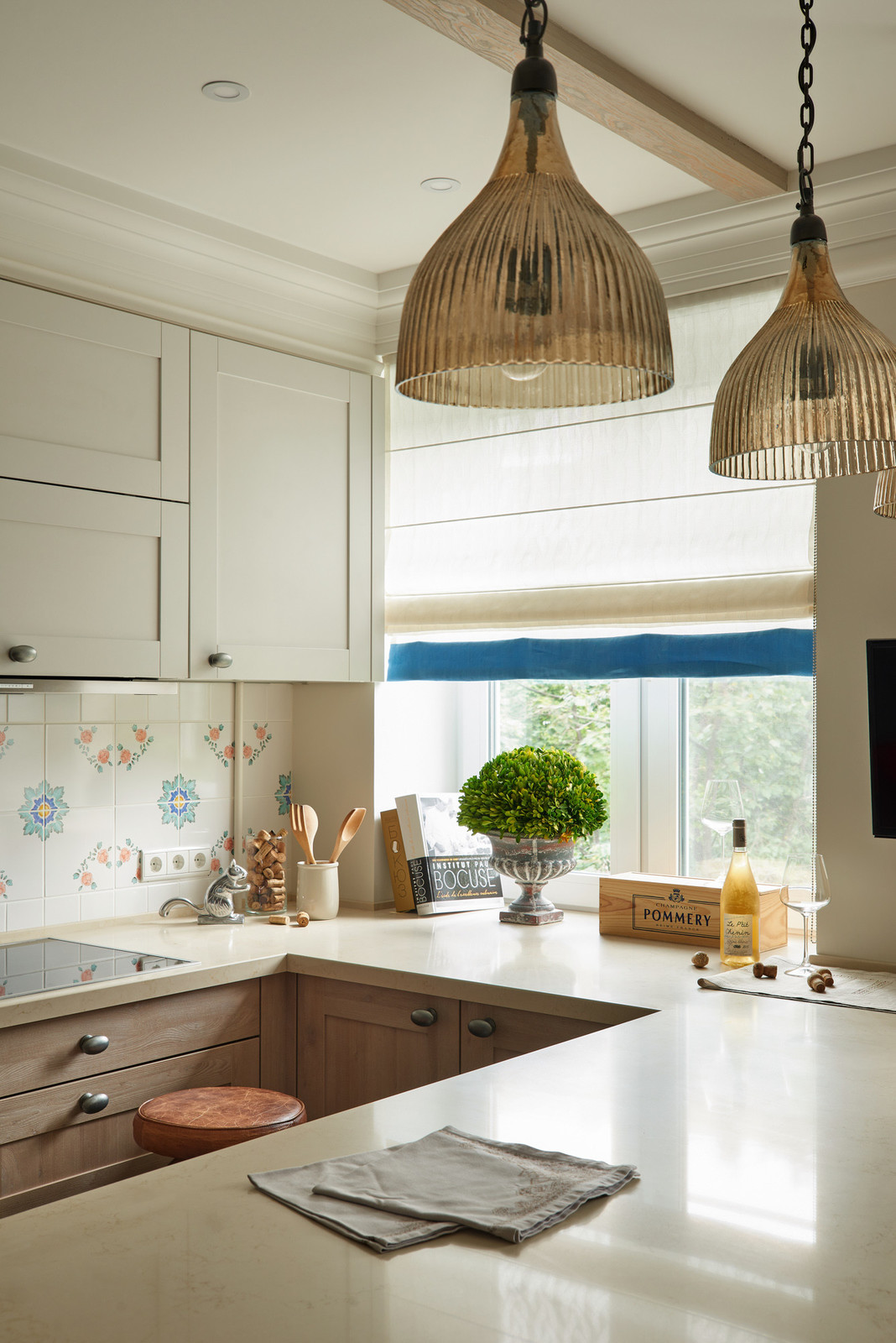 Кухня с полуостровом