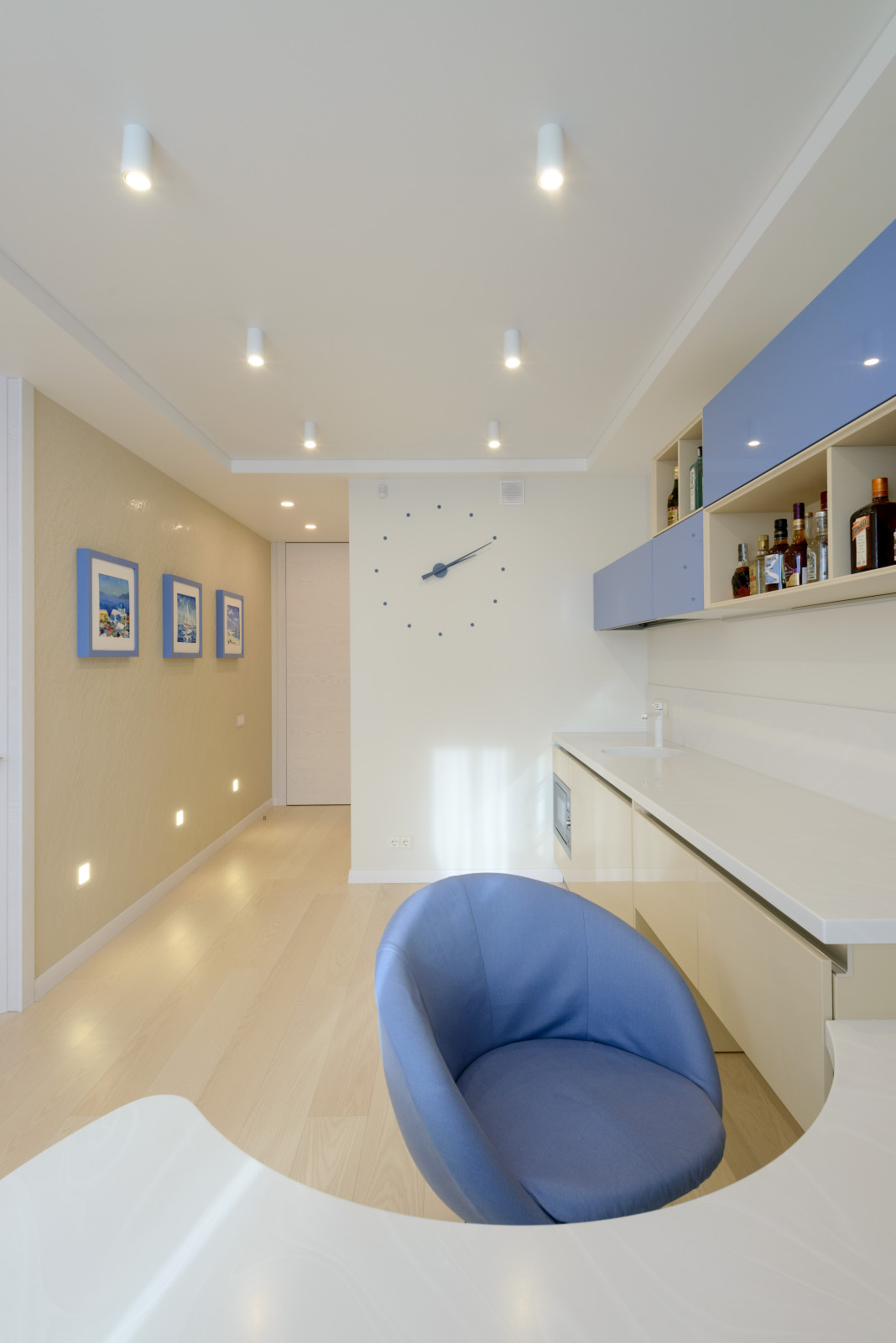 Любовь к белому цвету.