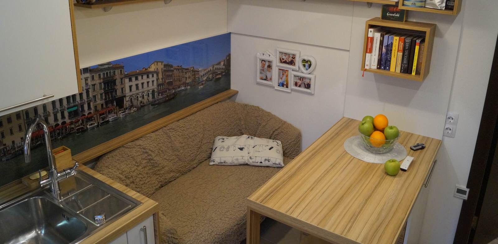 Однокомнатная квартира с кухней-гостиной 6м2 и стиральной машиной на кухне